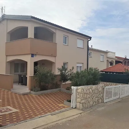 Vito Apartman Mandre